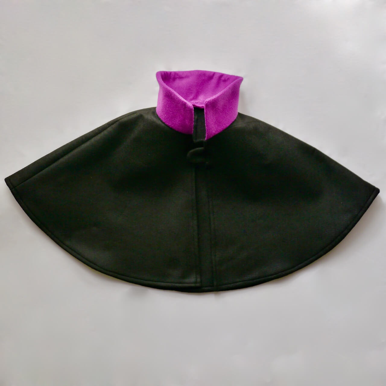 ハロウィン衣装子供 魔女のマントの無料型紙と作り方 ヘルカハンドメイド
